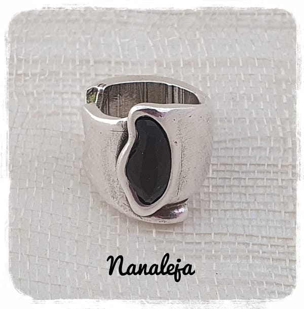 Anillo con cristal ajustable negro