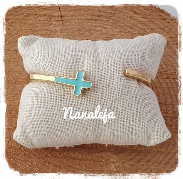 Pulsera cruz dorada con lacado turquesa