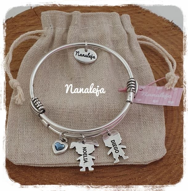 Pulsera aro con niños grabados cristal azul con saquito